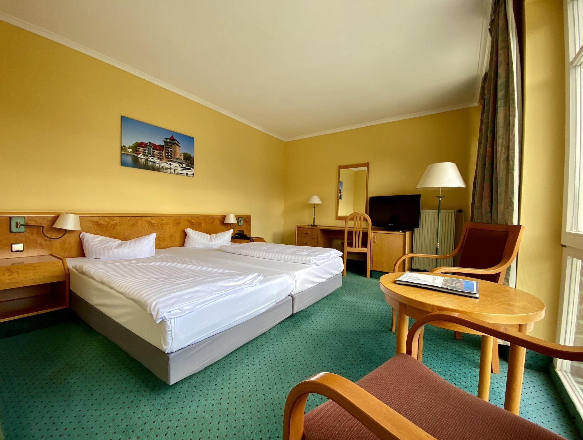 Park Hotel Fasanerie Neustrelitz Exterior photo