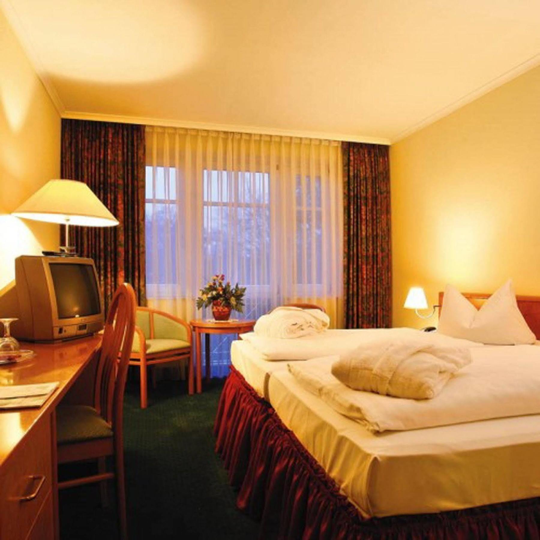 Park Hotel Fasanerie Neustrelitz Exterior photo