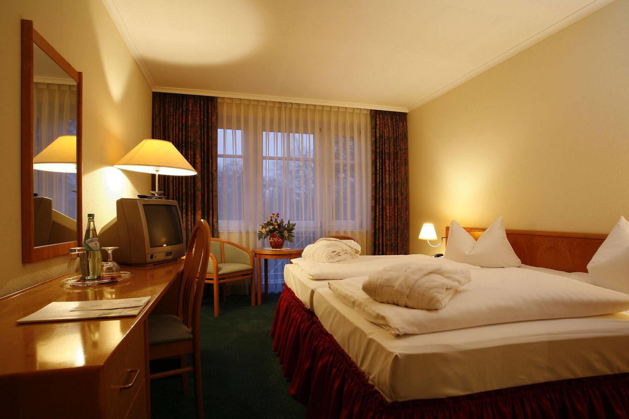 Park Hotel Fasanerie Neustrelitz Exterior photo
